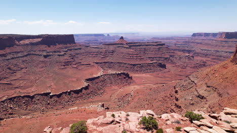 Disparo-De-Un-Dron-En-Ascenso-En-Blm-Land-En-Moab,-Utah,-Cerca-Del-Parque-Nacional-Canyonland