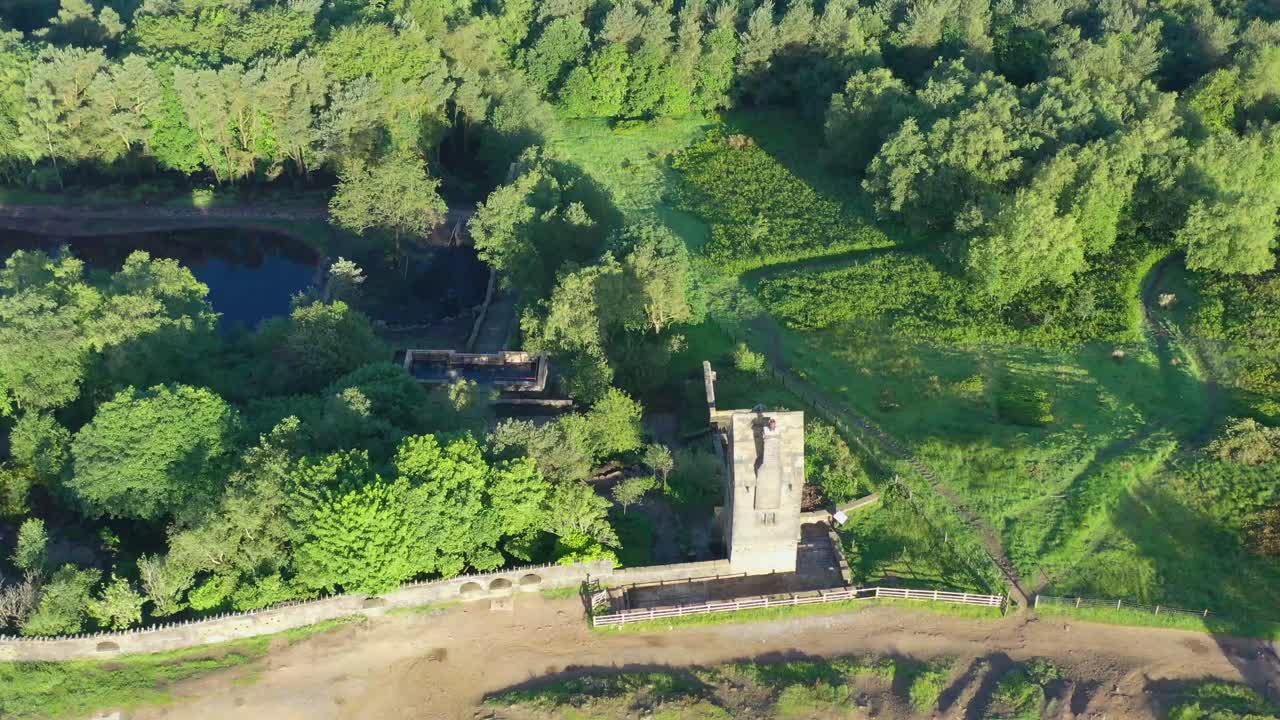 una vista aérea alrededor de la torre de palomas en rivington