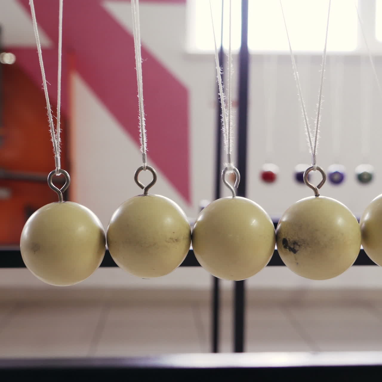 Balancing Balls Newton's Cradle. Museum of Science