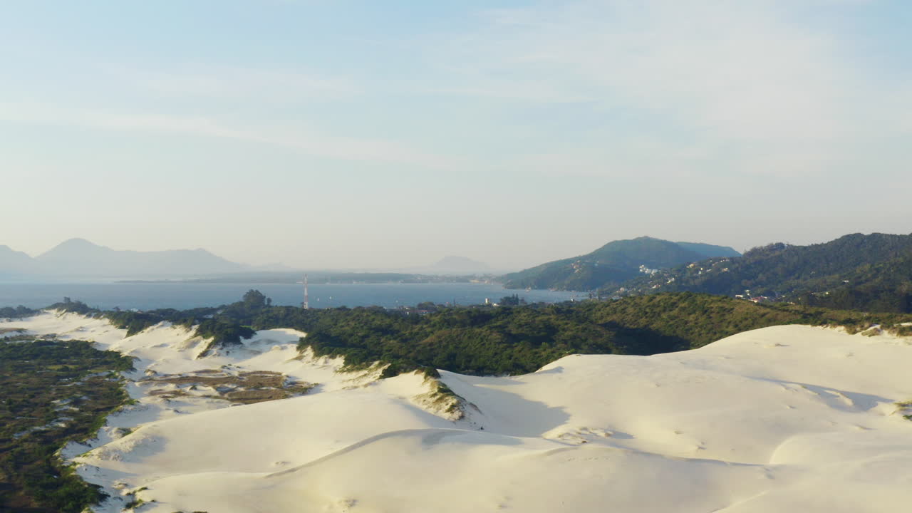 라고 다 콘세이카오(lago da conceicao), 프라이아 다 호아퀴나(praia da joaquina)의 모래 언덕, 플로리아노폴리스 시, 산타 카타리나, 브라질의 일몰 조감도