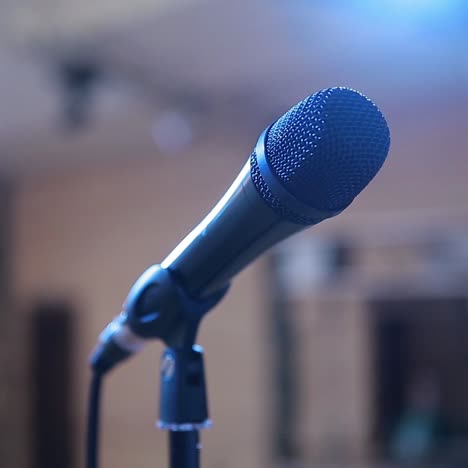 micrófono en la sala de conciertos