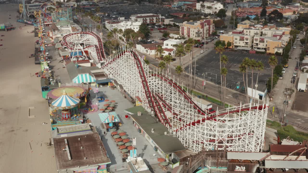 캘리포니아 해안에서 산타 크루즈 해변 보드 워크의 공중