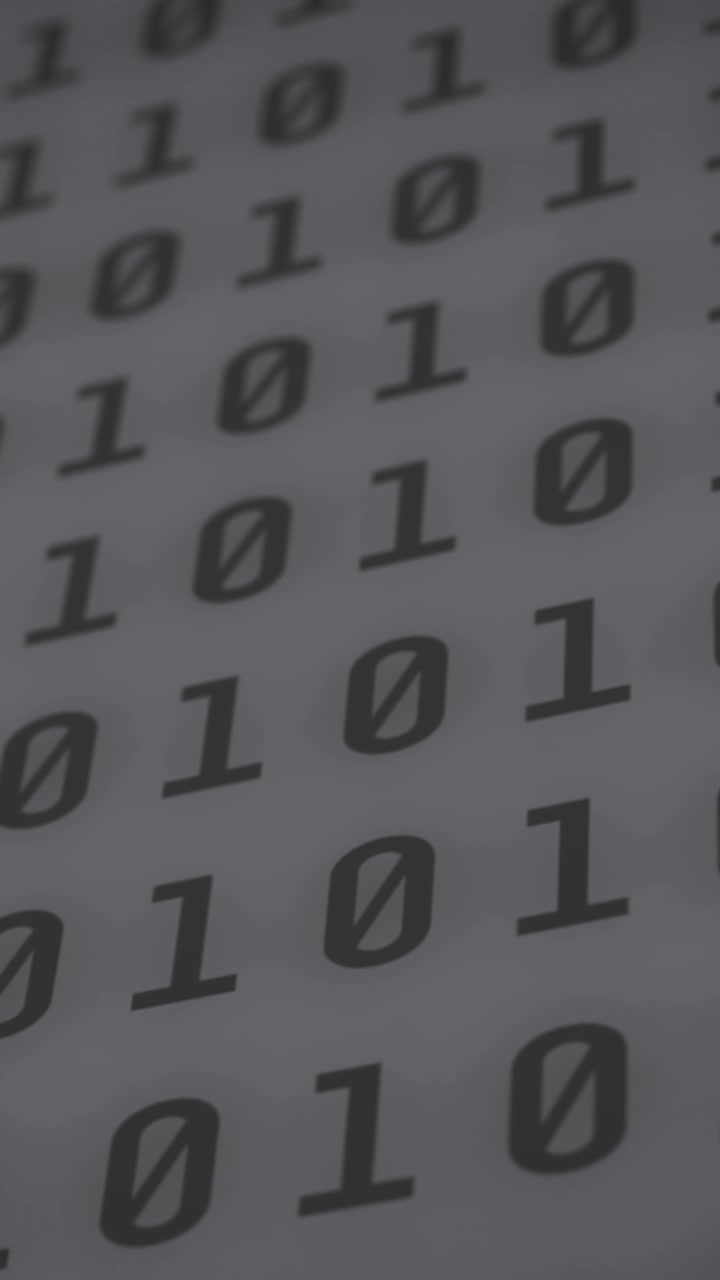 Animazione digitale di elaborazione dati digitali con codifica binaria su sfondo grigio