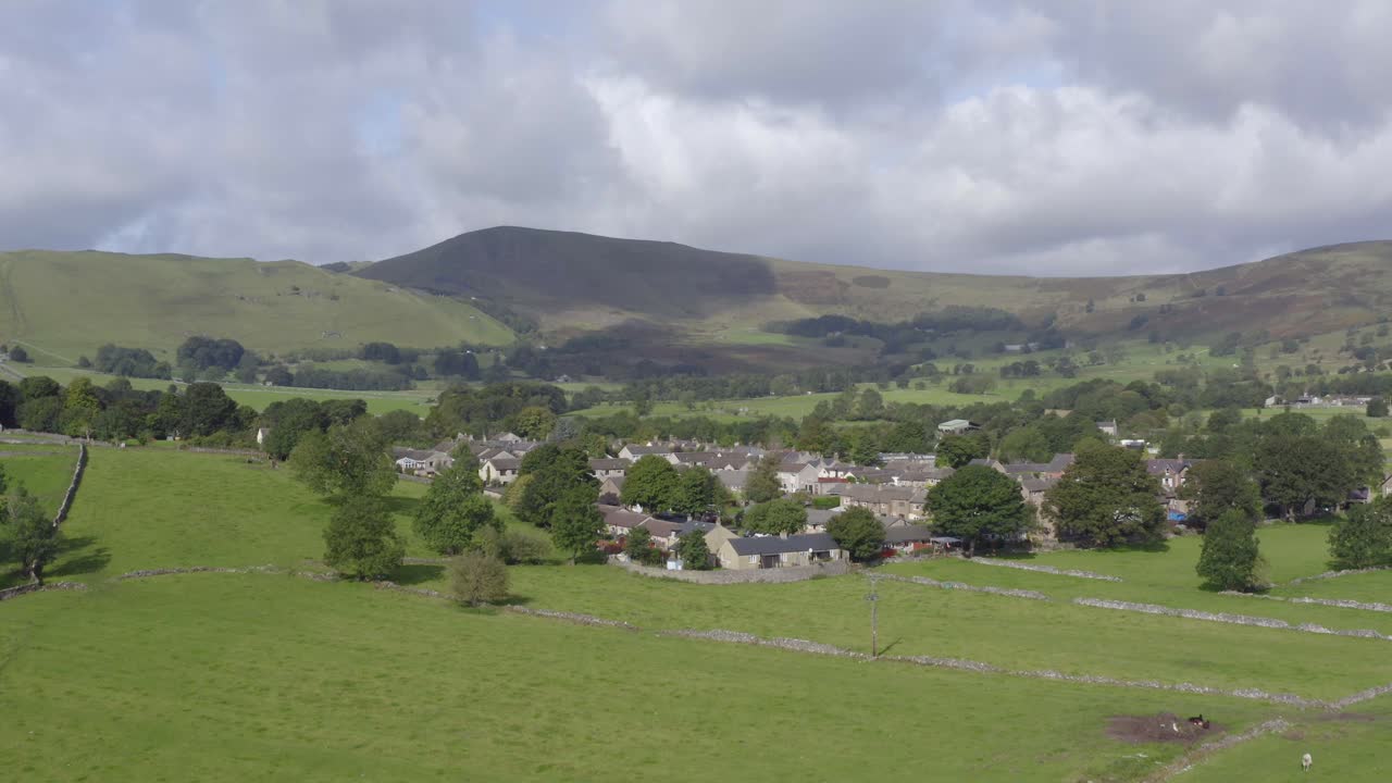 castleton 06에 접근하는 드론 샷