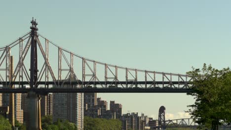 Ed-Koch-Queensboro-Brücke-In-Der-Abenddämmerung