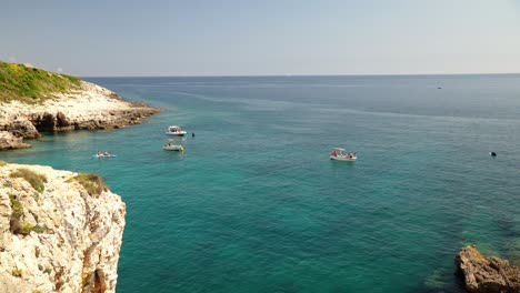 People-on-vacation-relaxing-on-boats