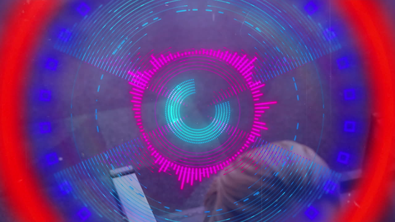 animación de un escáner brillante procesando datos sobre una mujer haciendo ejercicio en una máquina de remo