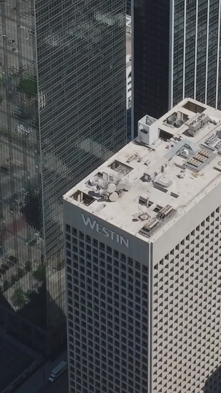Vista do centro de Dallas, Texas, de cima, com edifícios e ruas