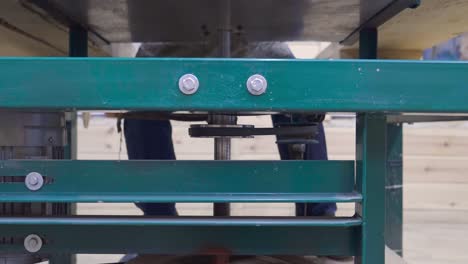 primer plano de una máquina de carpintería