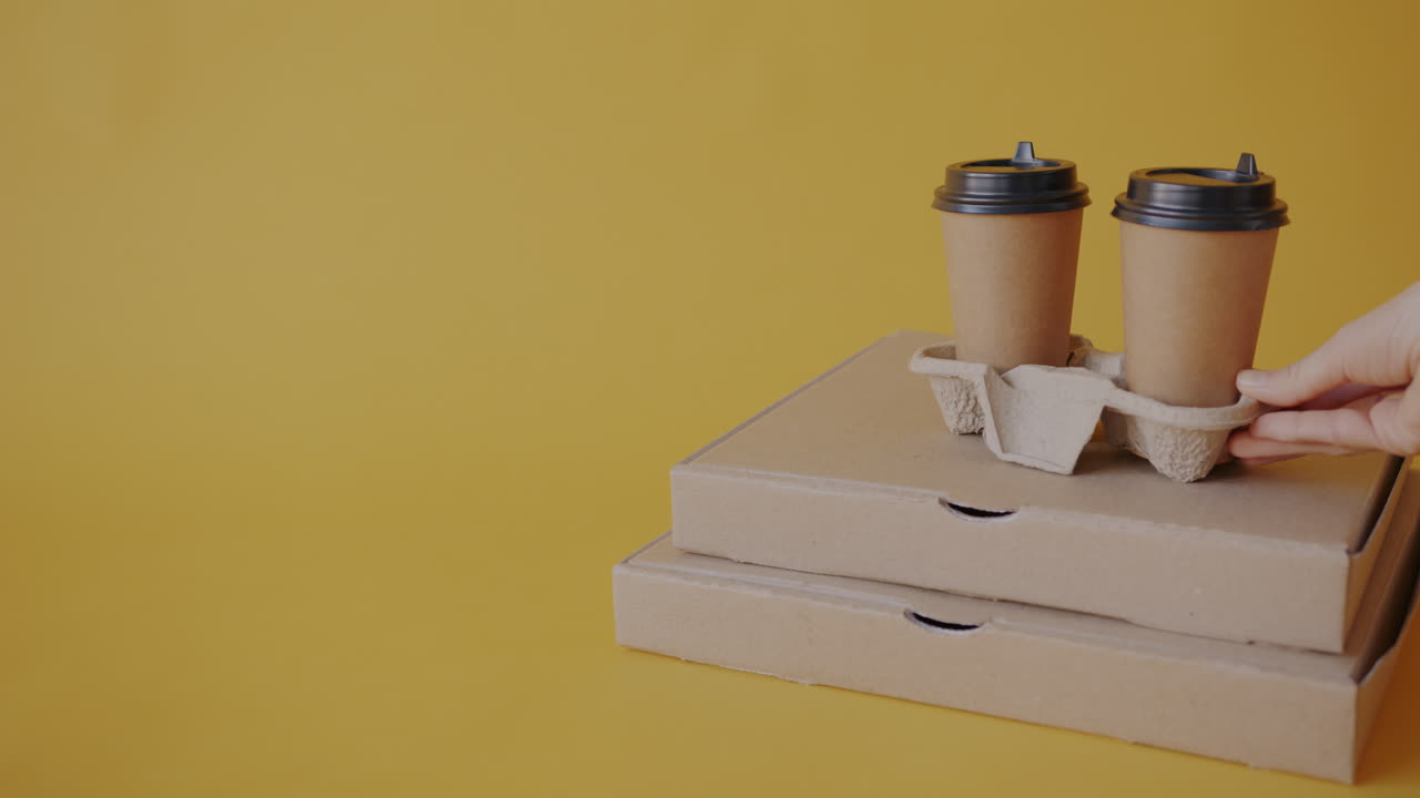 entrega de pizza y café