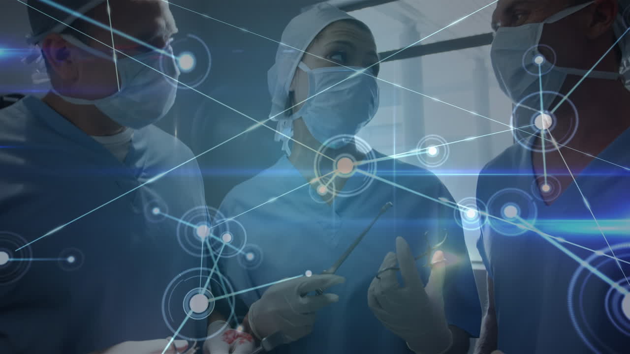 animación de la red de conexiones y senderos de luz sobre diversos médicos