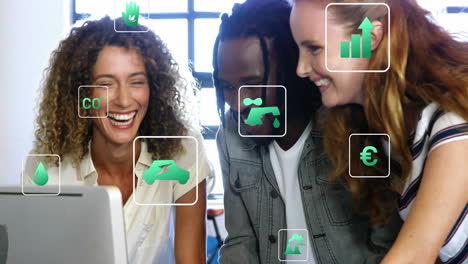 animación de iconos ecológicos sobre diversas personas de negocios en la oficina