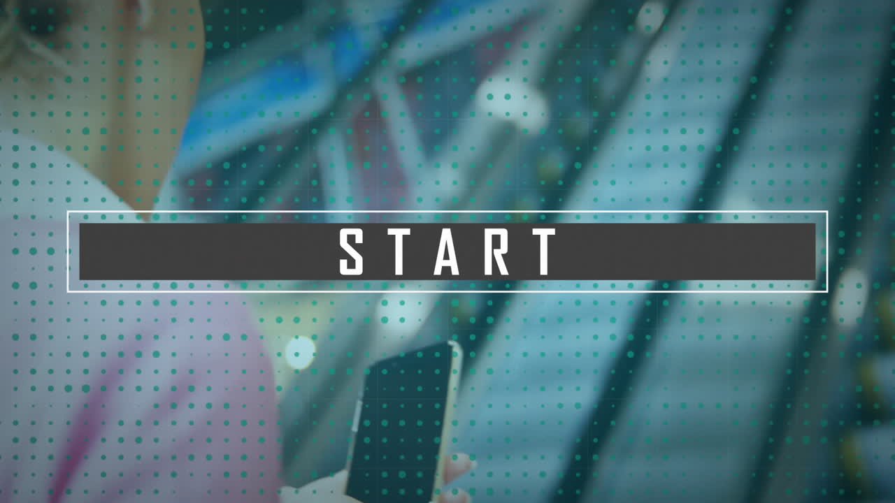 animación de texto de inicio sobre mujer caucásica usando teléfono inteligente