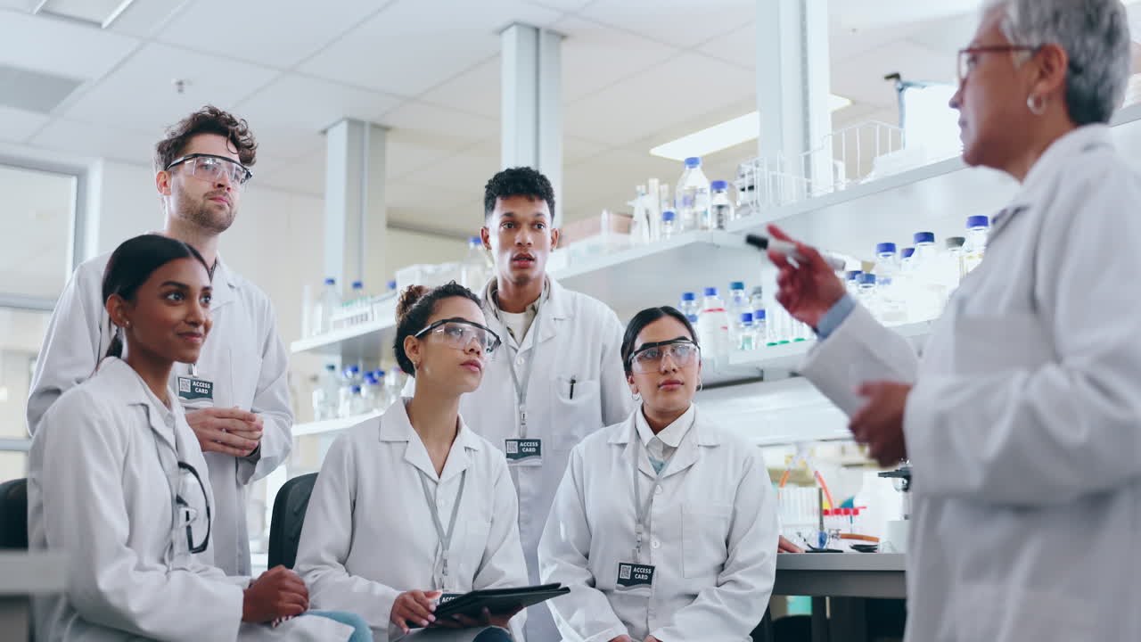 과학, 실험실 및 질문을 가진 학생