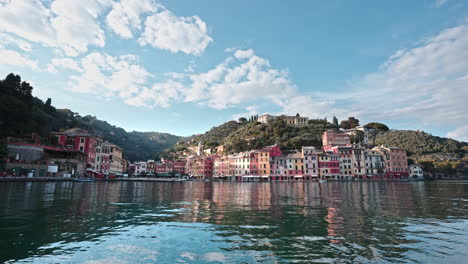 Scenic-colorful-buildings-on-Portofino-harbor,-Italian-Riviera,-Italy