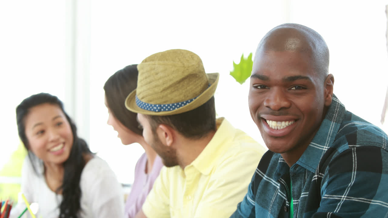 회의에서 창의적인 비즈니스 팀