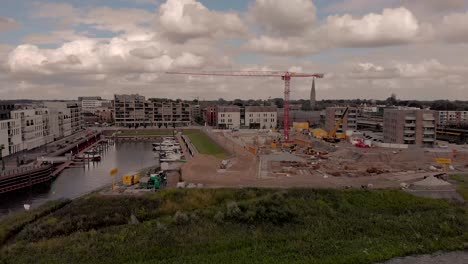 sitio de construcción kade zuid parte del nuevo barrio noorderhaven en el cauce del río ijssel