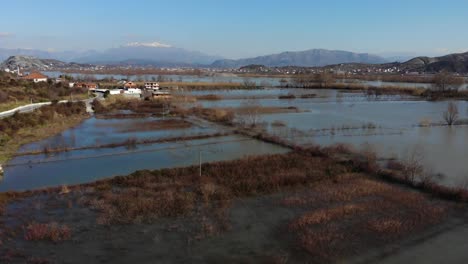 Efectos-Del-Calentamiento-Global-En-Granjas-Agrícolas-Y-Pueblos-Inundados-Después-De-La-Lluvia