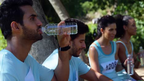 Marathon-athletes-having-water-4k