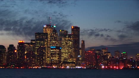 long shot of the detroit skyline
