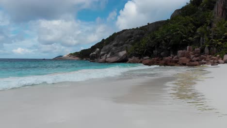 塞舌爾群島拉迪格島 (la digue) 的安斯科科科 (anse coco),小安斯 (petit anse) 和大安斯 (grand anse) 的白色海灘和藍色水域的空中景色