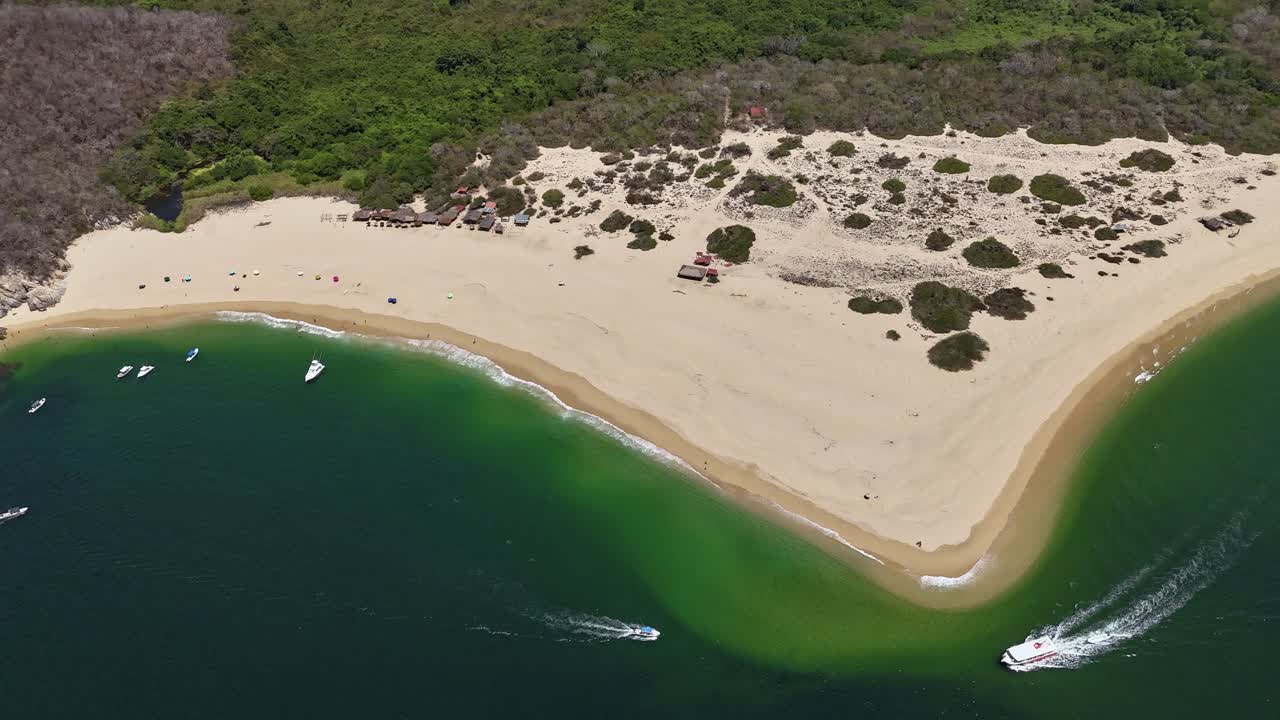 perspectivas de alta altitud, vistas de drones de la bahía de cacaluta, huatulco, oaxaca