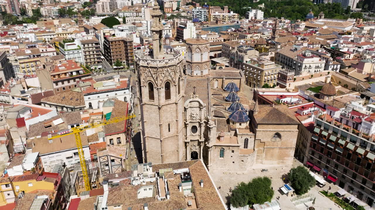 스페인 발렌시아 대성당과 구시가지의 공중 전망 - 드론 촬영