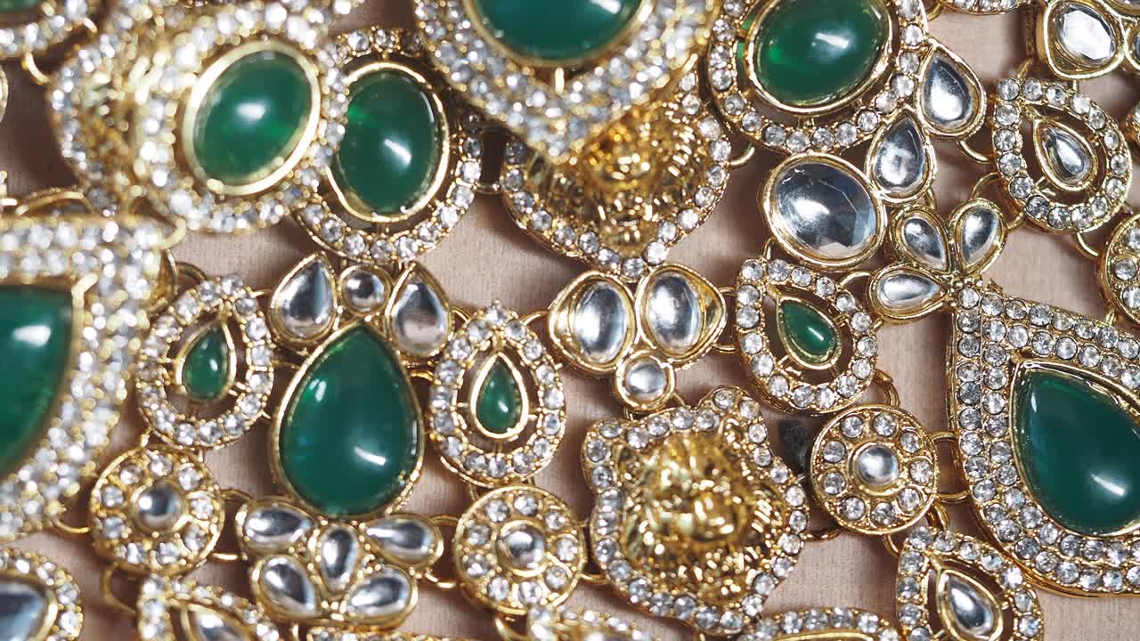 Primo piano di una bellissima collana indiana