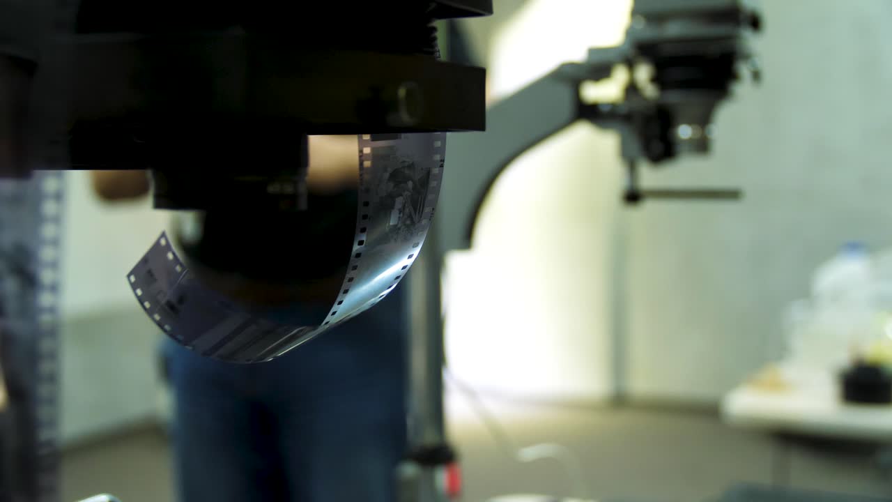 확대기에서 필름