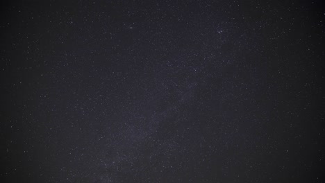 Lapso-De-Tiempo-Nocturno-De-La-Vía-Láctea-Girando-Alrededor-Del-Cielo