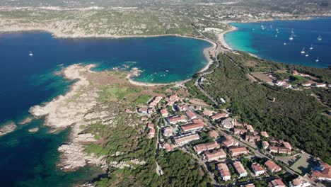 Lagunas-Divididas-Por-Una-Franja-De-Tierra