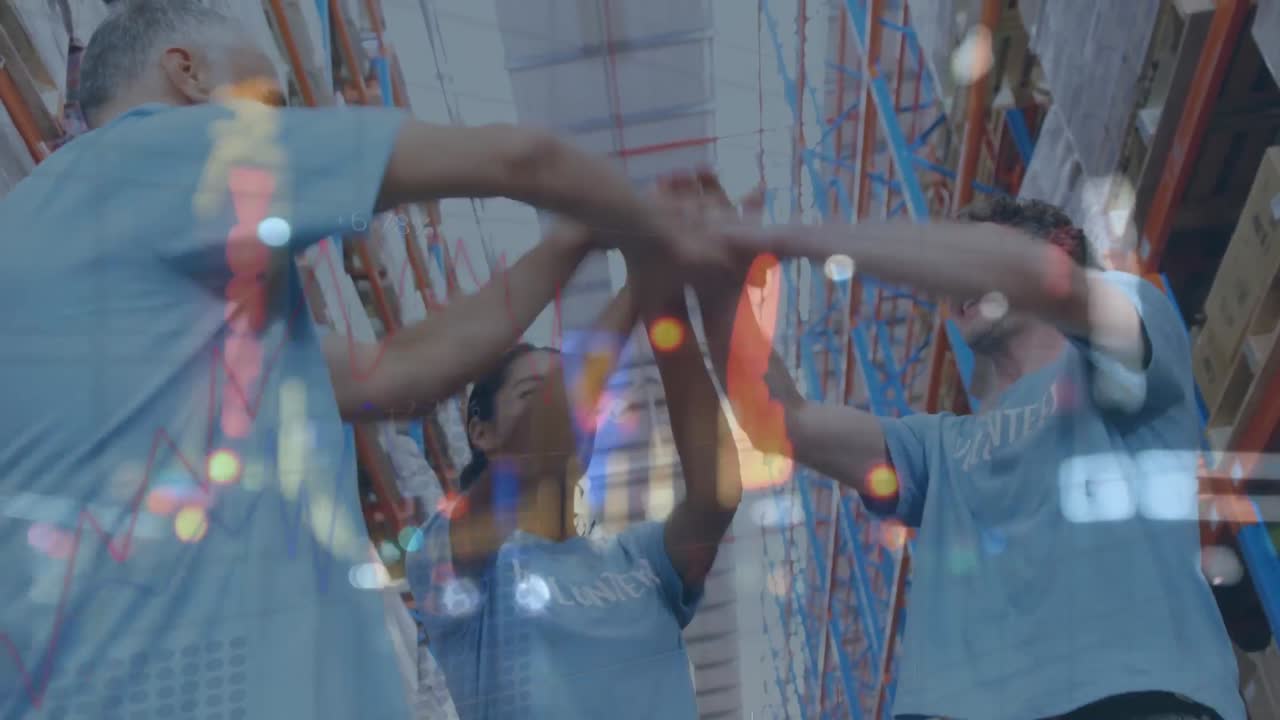 animación del procesamiento de datos financieros sobre las personas que trabajan en el almacén