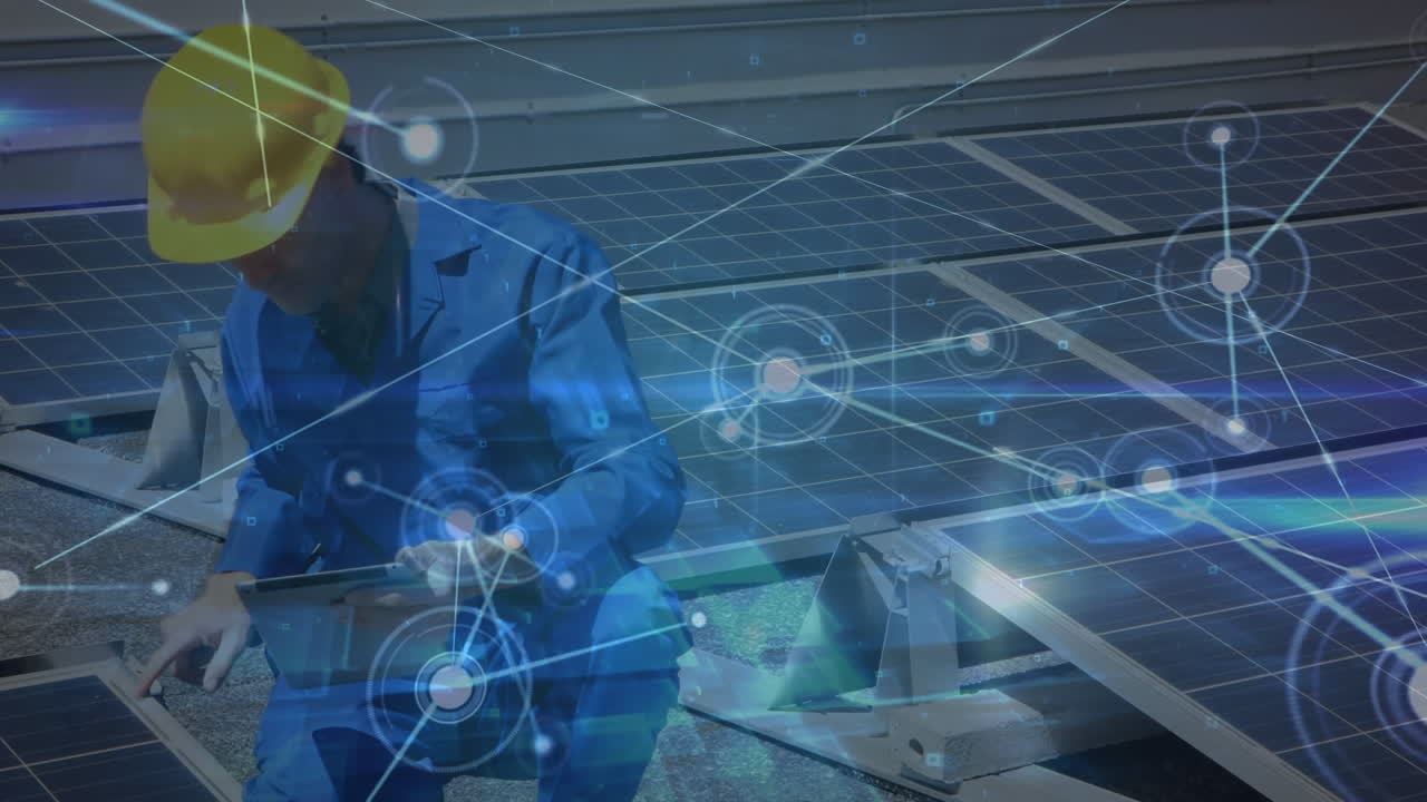 태양 전지 패널과 백인 남성 엔지니어에 대한 연결 네트워크의 애니메이션