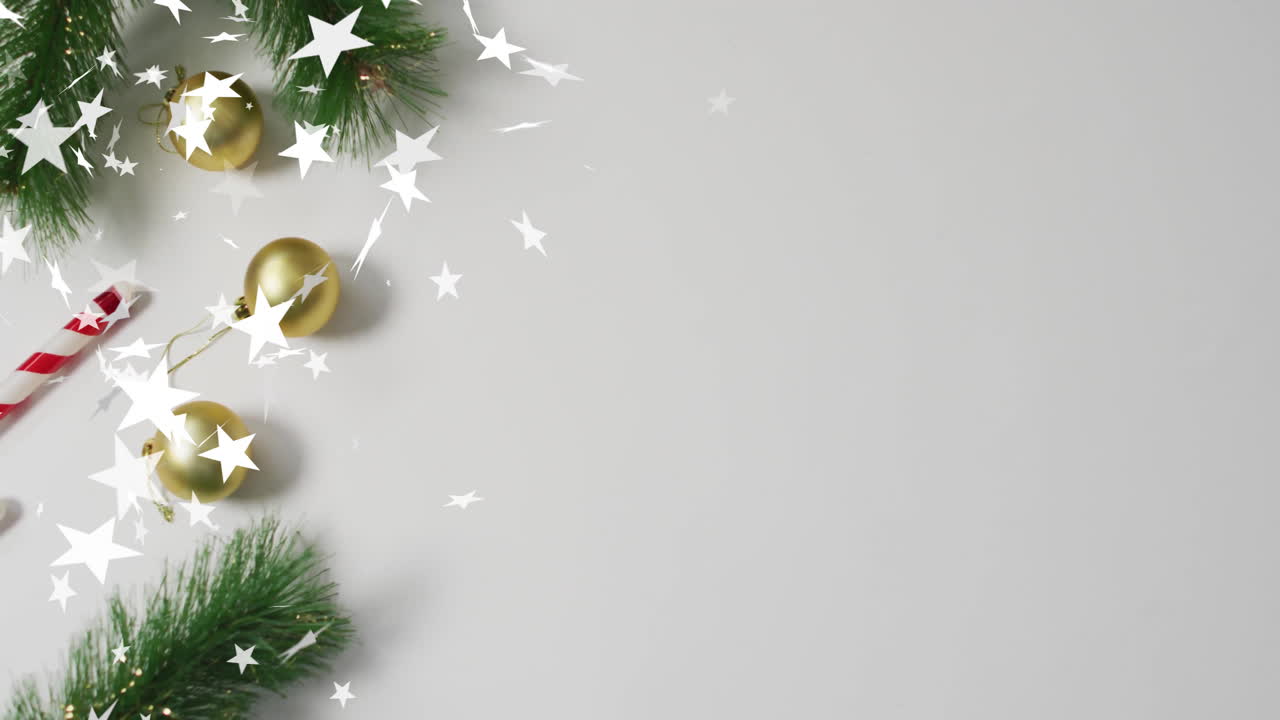 animación de estrellas sobre las decoraciones de navidad