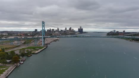 Drone-view-of-the-Detroit-River-in-Detroit,-Michigan