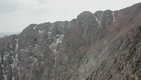 Cordillera-Con-Hermosa-Panorámica-Aérea-De-Pico-Alpino