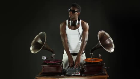 hombre dj 11