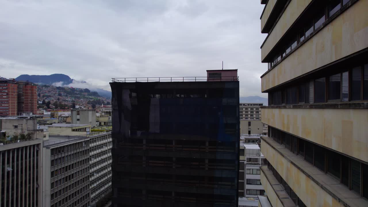 descubriendo nemqueteba construyendo un viaje hacia el cielo a través del icónico hito de bogotá acelerando