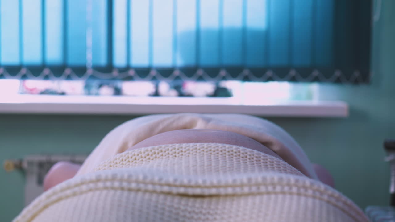 미용사 는 수술 전 과체중 을 가진 소녀 를 커버 한다