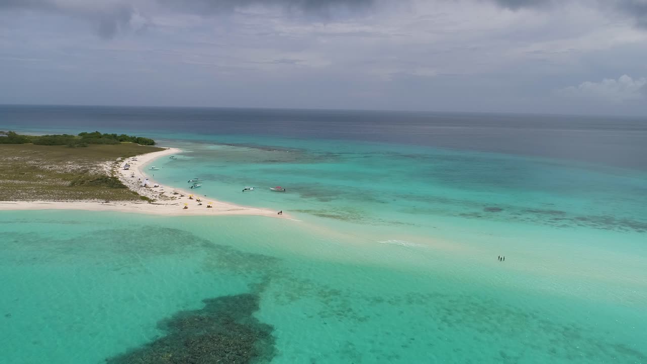 AERIAL APPROACH TROPICAL SANDBANK WITH PEOPLE CROSS, CAYO DE AGUA CARIBBEAN DESTINATION