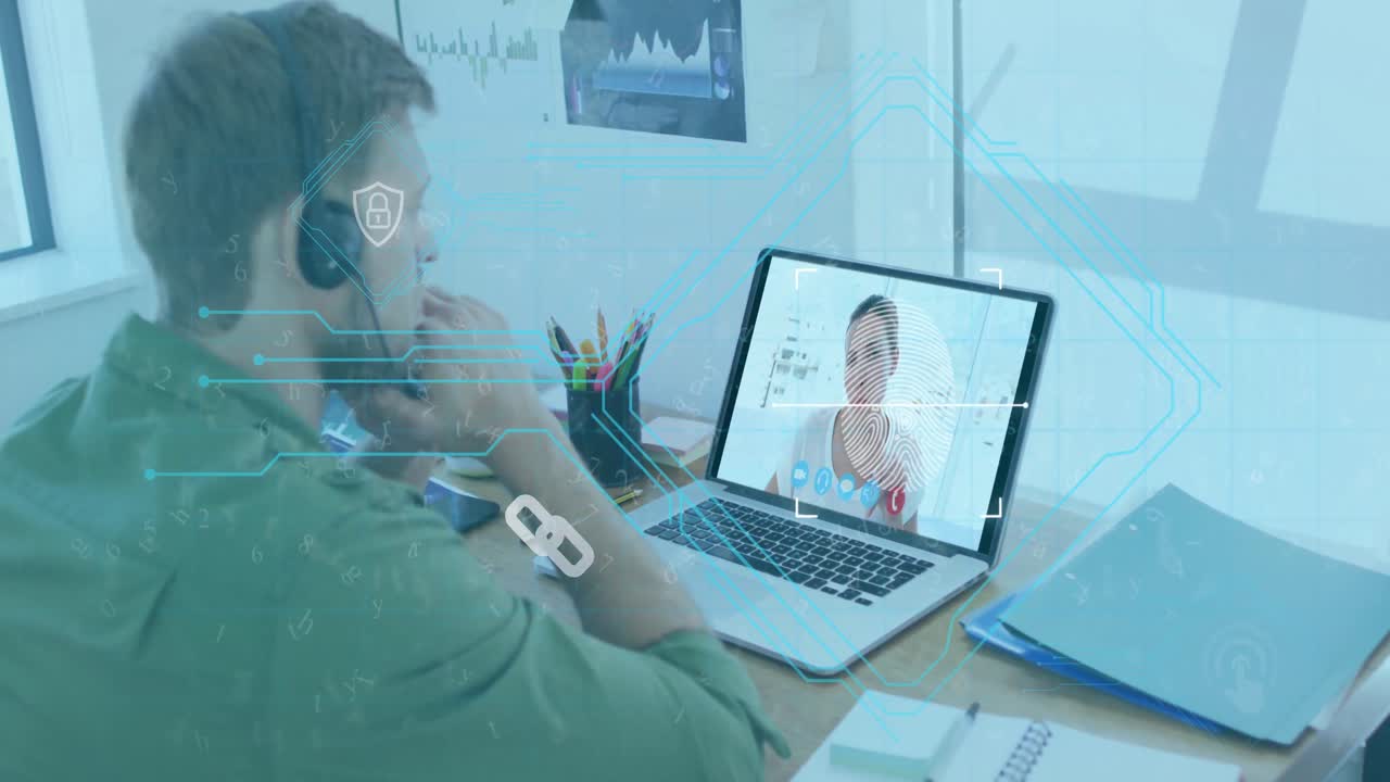 animación de iconos en línea sobre hombre caucásico usando auriculares de teléfono y computadora portátil