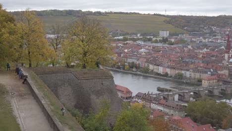 Alemania-Würzburg-La-Fortaleza-Marienberg-Es-Un-Palacio-Y-Jardines-De-Propiedad-Estatal-A-Lo-Largo-Del-Río-Rin.