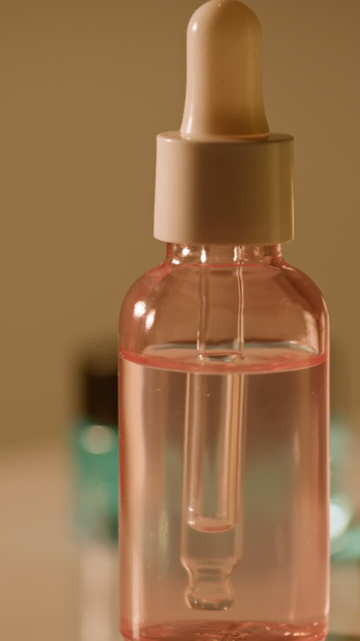 primer plano de los envases de cosméticos