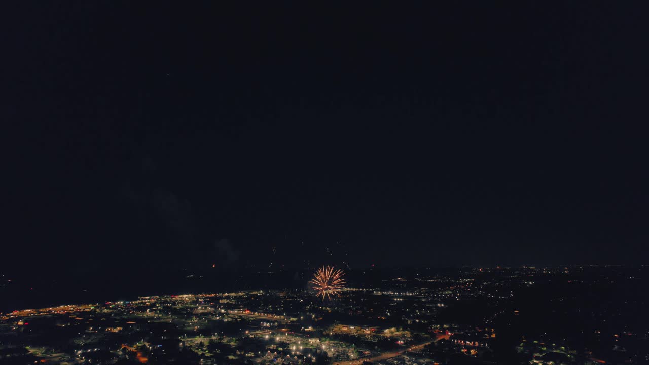 멋진 클라이맥스 축제 불꽃놀이 7월 4일 버논 힐스, 일리노이, 미국 - 센추리 파크 - 레트로 빈티지 분위기 색상 등급