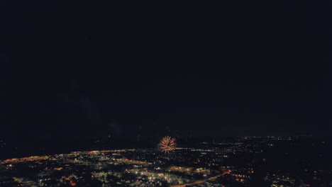 maravilloso clímax fuegos artificiales festivos el 4 de julio en vernon hills illinois estados unidos - parque del siglo - con un retro-vintage vibe gradación de colores