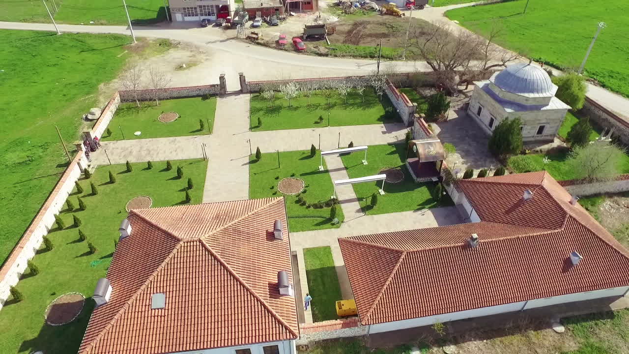 vista aérea de la turba del sultán murad, kosovo