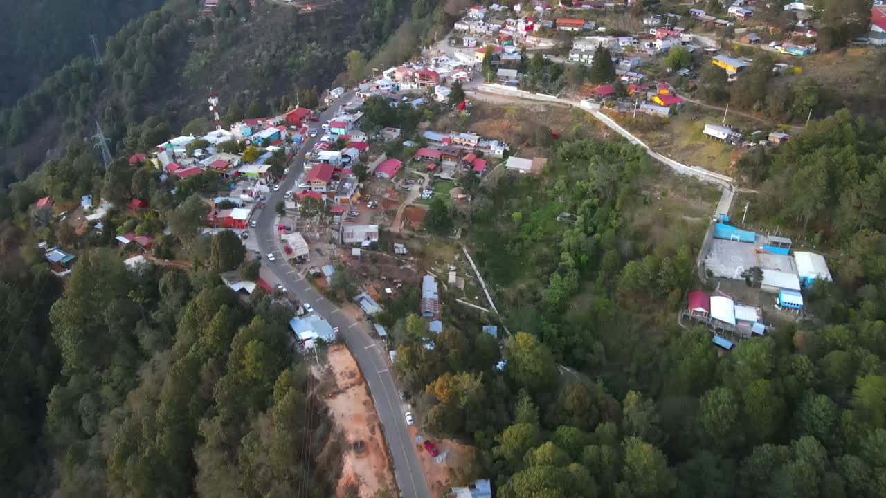 San Jose del Pacifico, Villaggio, Messico, Oaxaca, Ripresa con drone, 4k.