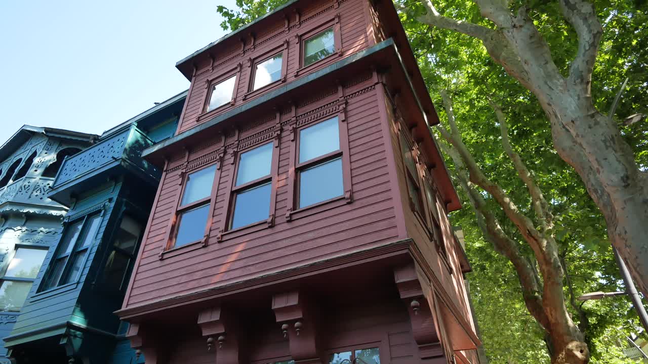 이스탄불의 다채로운 역사적인 집들