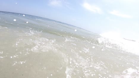 Standpunkt---Schwimmen-Am-Strand-Von-Punta-Rocas,-Einem-Bekannten-Surferstrand-In-Lima,-Per?