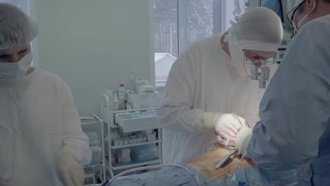 Medical-staff-during-the-operation